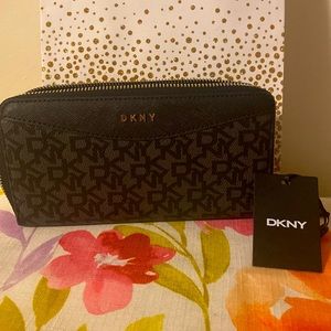 Used DKNY Wallet